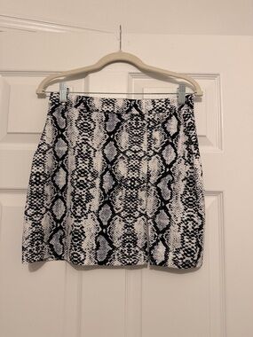 SHEIN Black & White Snake-Print Mini Skirt